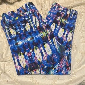 Cropped kaleidoscope patterned fabletics compression leggings